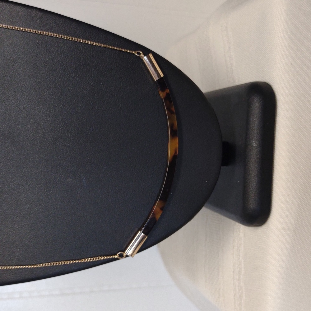 Beautiful Tortoiseshell Pattern Necklace - image 2